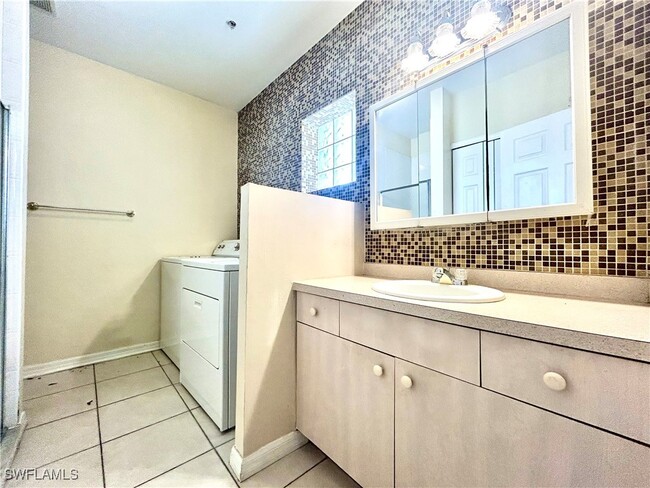 Building Photo - 909 SW 47th Terrace
