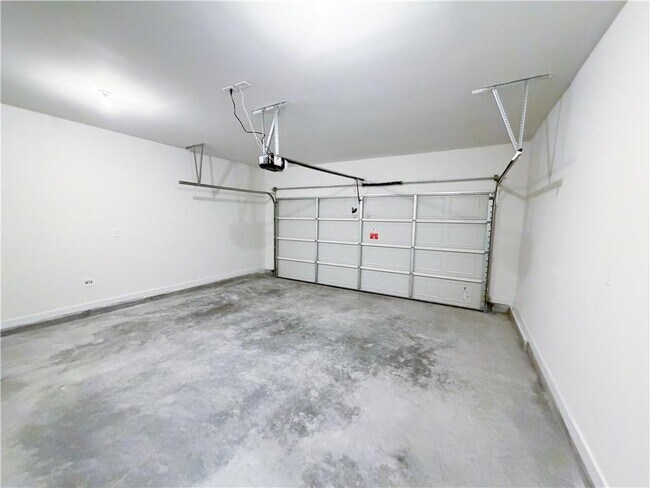 Building Photo - 145 Oak St