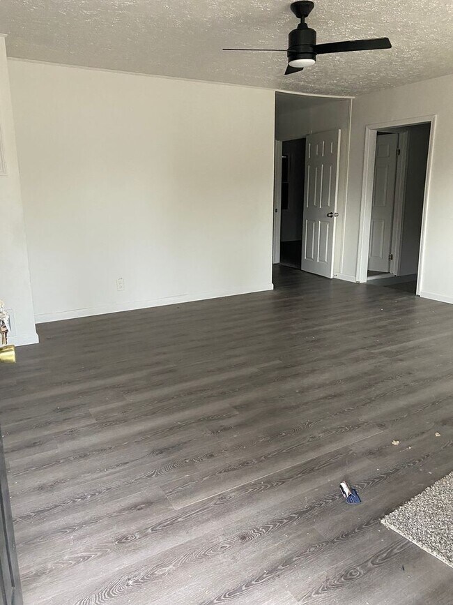 Building Photo - LIMITED TIME**NO APPLICATION FEE**1/2 OFF DEPOSIT**