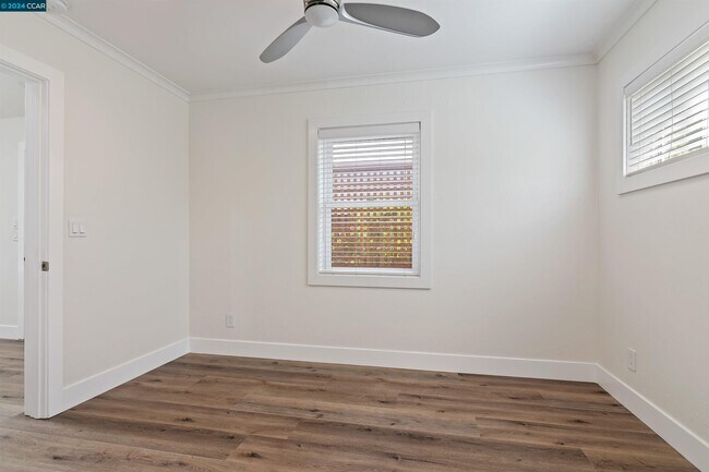 Building Photo - 953 Cheyenne Dr