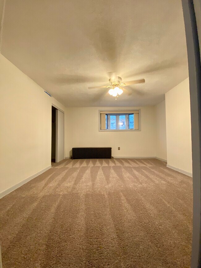 Building Photo - 1318 Sarah St