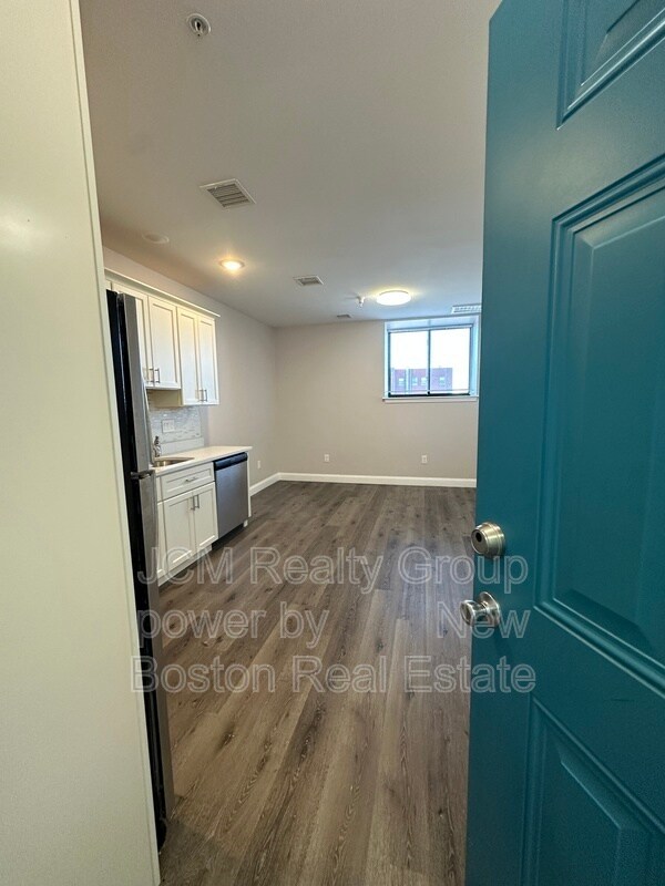 Building Photo - 191 N Common St