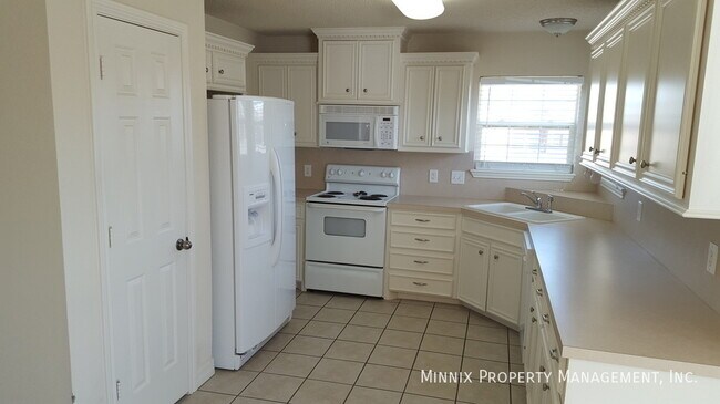 Building Photo - 1002 Osh Kosh Ave. (FS)-