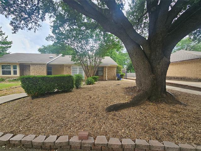 Building Photo - 200 E Denton Dr