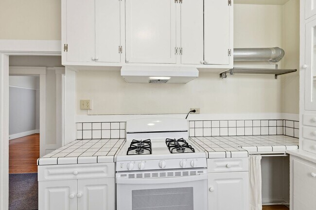 Building Photo - 380 29th St
