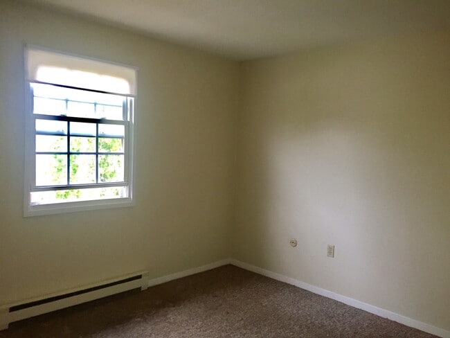 Building Photo - 28 Dinan Dr