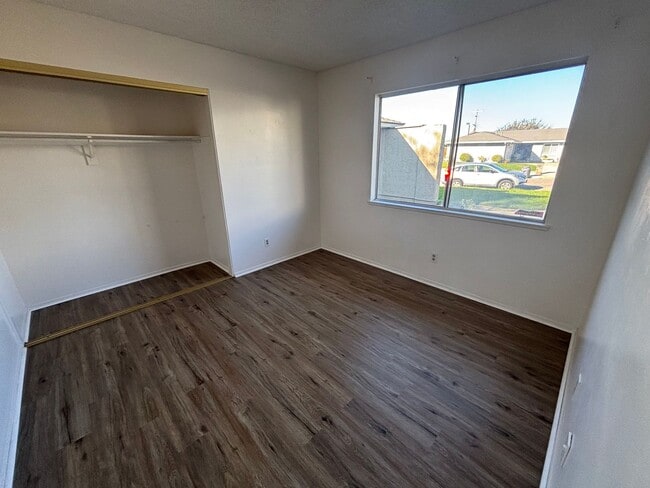 Building Photo - 274 Mountain View Dr