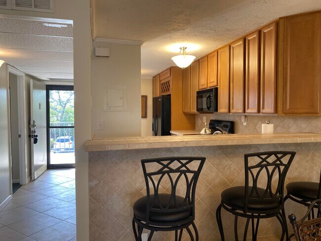 Building Photo - 4 Royal Palm Way