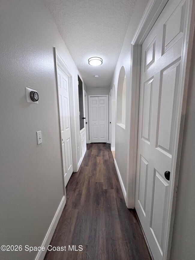 Building Photo - 2015 Canopy Dr