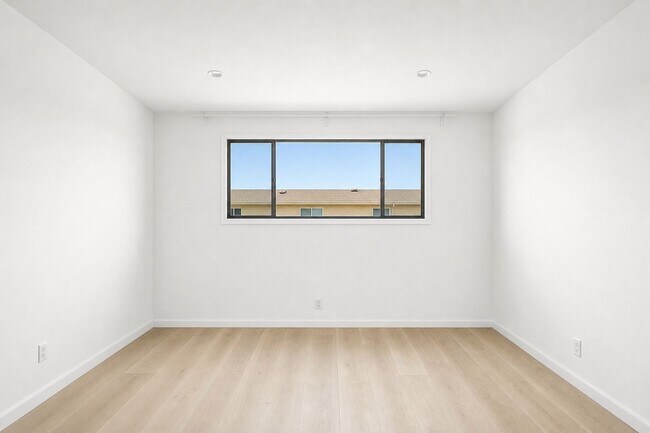 Building Photo - 337 Rexford Dr