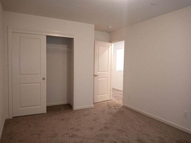 Building Photo - 1945 Kelly Ln