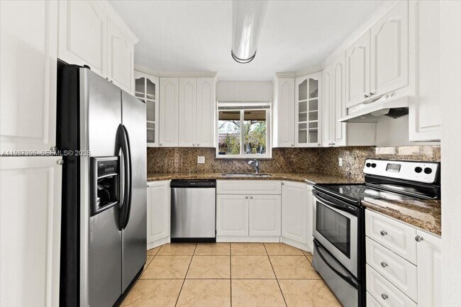 Building Photo - 2323 Van Buren St