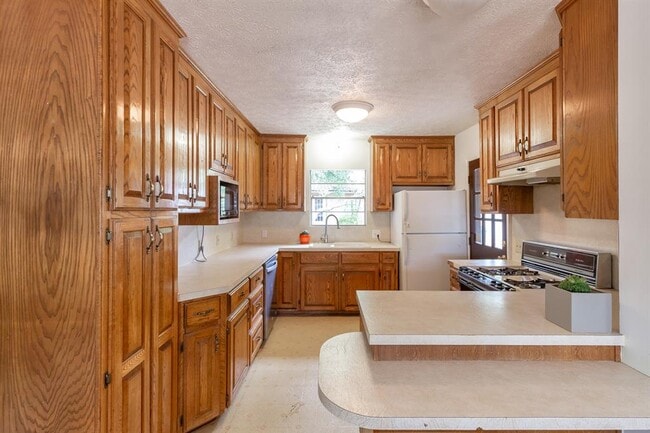 Building Photo - 2305 Westforest Dr