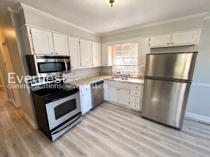 Building Photo - 212 New Shackle Island Rd