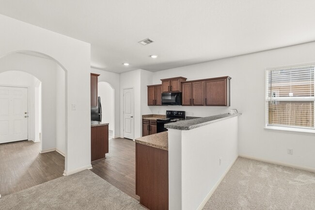 Building Photo - 718 Crystal Lakes Dr