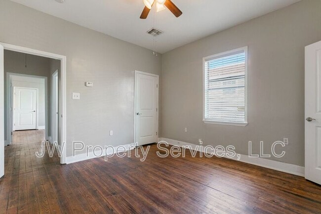 Building Photo - 1503 Desire St