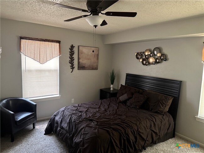 Building Photo - 3006 Persimmon Dr