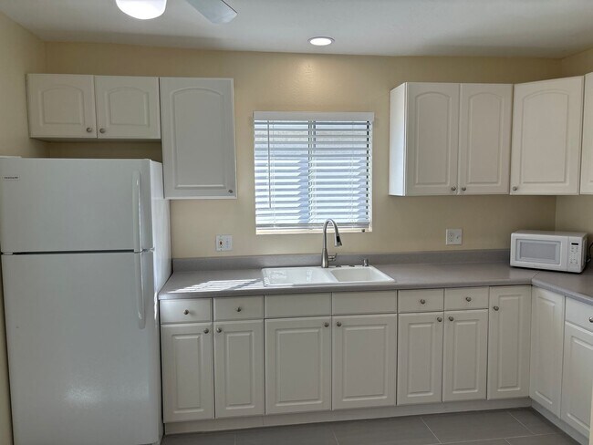 Building Photo - 207 West Eleventh Avenue #B, Escondido, CA 92025