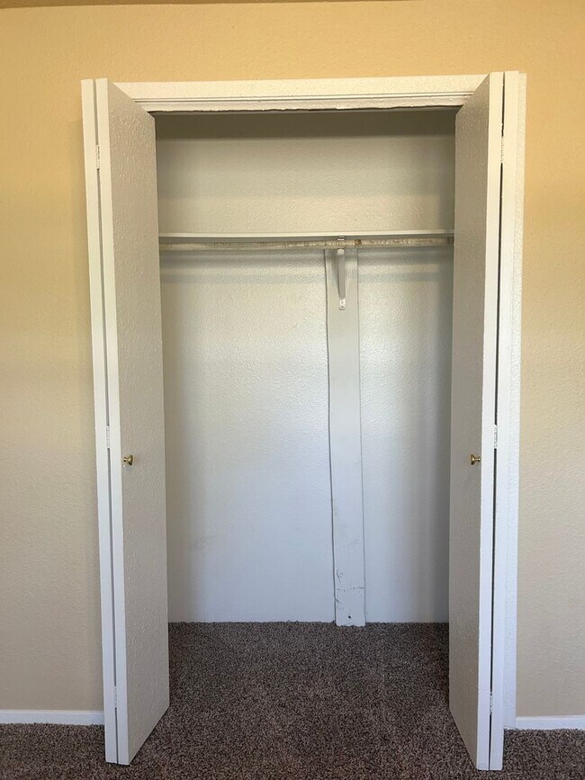 Building Photo - Corner Lot Home w/ Giant Yards, Covered Patio & Minutes to Boise Spectrum Center!