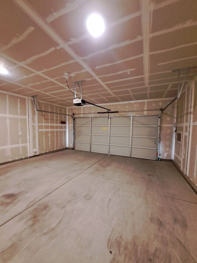 Building Photo - 911 Blue Oak Lane W