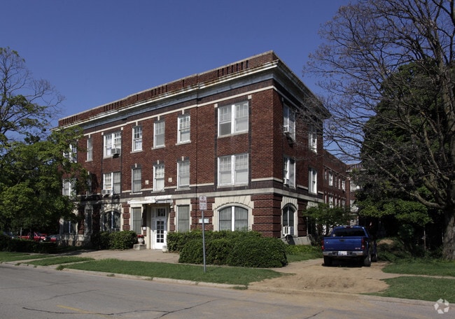 Primary Photo - Georgian Terrace Apartments