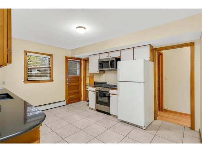 Building Photo - 2331 W Medicine Lake Dr