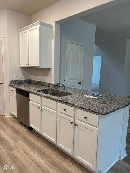 Building Photo - 10494 Sweetwater Creek Dr