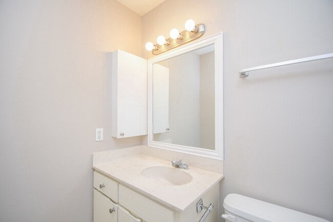 Building Photo - 2585 Marilee Ln