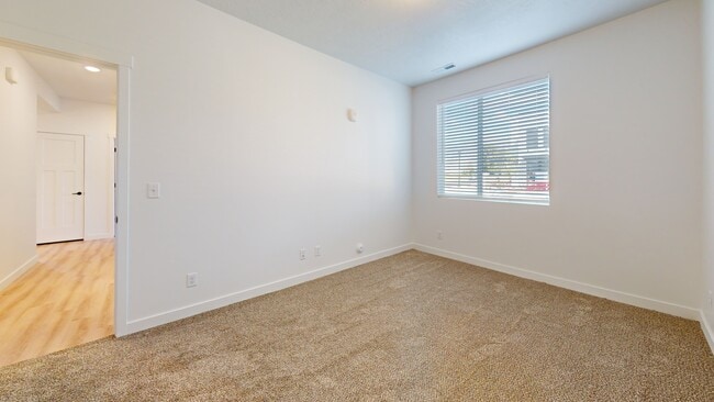 Building Photo - 1108 W 250 S