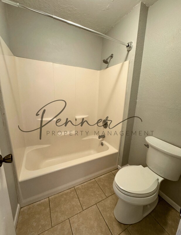 Building Photo - 3538 NE Independence Ave