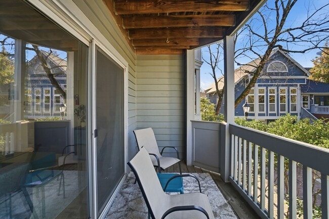 Building Photo - Uptown Living • Prime Location • City Views