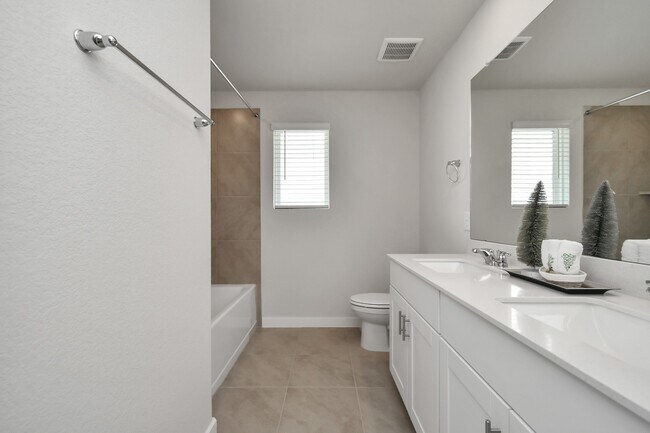 Building Photo - 16513 Breezy Knl Ct