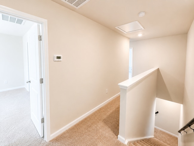 Building Photo - Modern Townhome with Spacious Open Floor Plan
