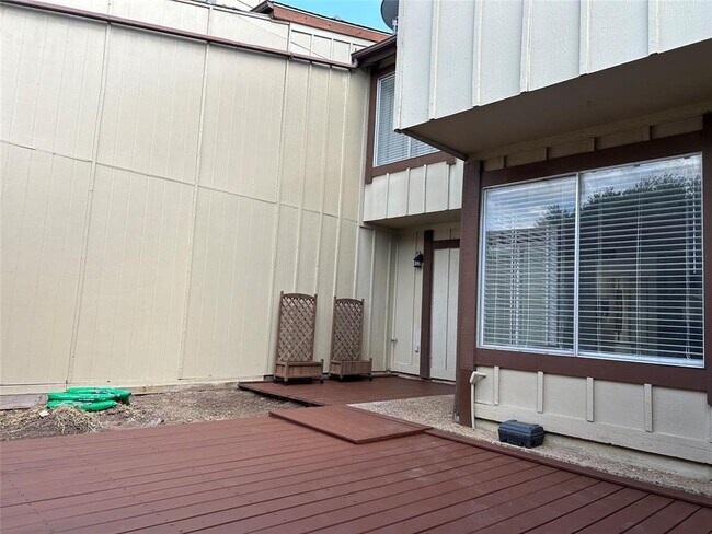 Building Photo - 12562 Newbrook Dr