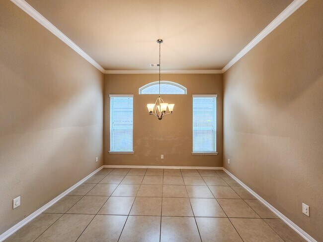 Building Photo - 911 Daffodil View Ct