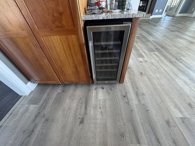 Building Photo - 118 Captains Ln