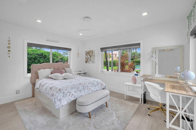 Building Photo - 2212 NE 32nd Ave