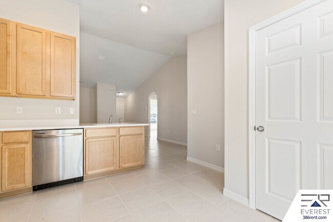 Building Photo - 16 Unimay Ct