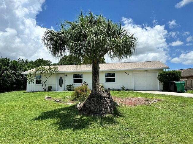 Primary Photo - 885 SW California Blvd