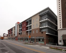 Building Photo - Trail Side