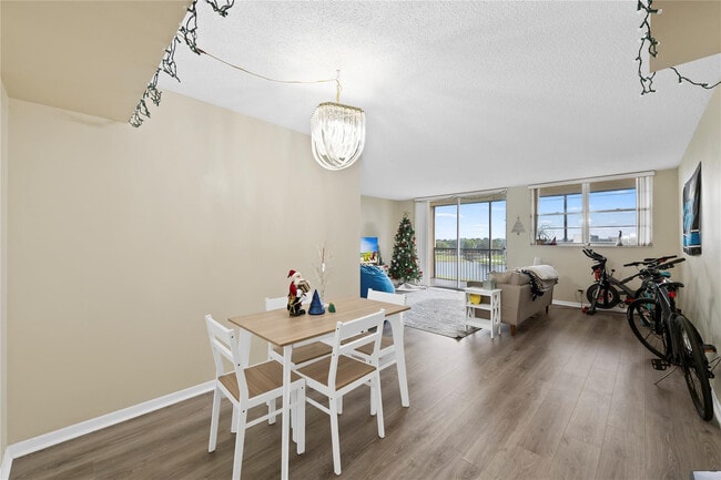 Building Photo - 3150 W Rolling Hills Cir