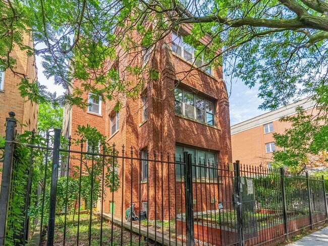 Primary Photo - 7630 N Marshfield Ave