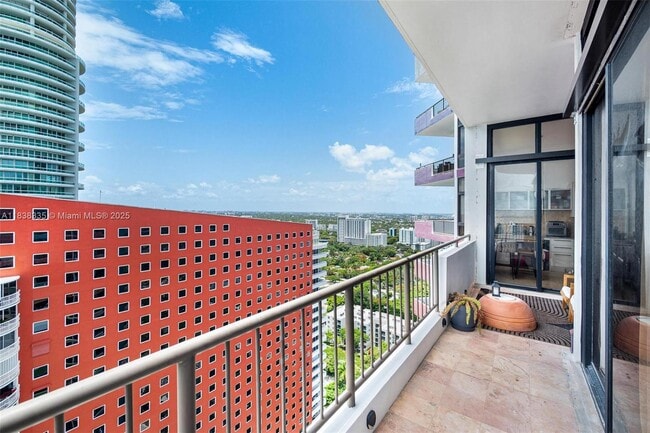Building Photo - 1581 Brickell Ave