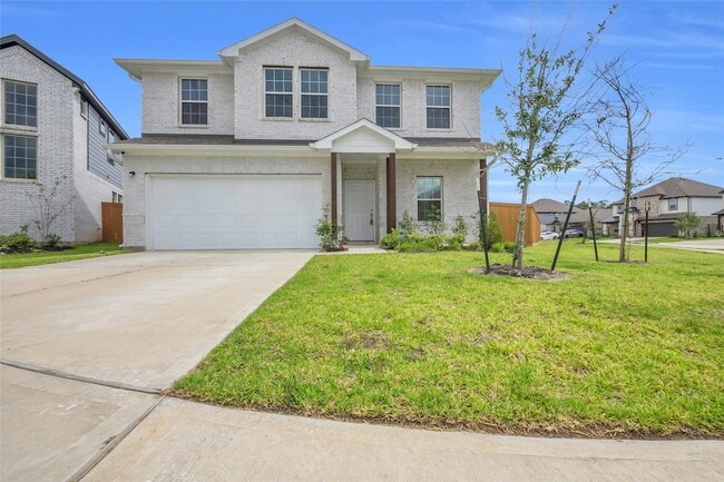 Building Photo - 15100 Crown Mnr Dr