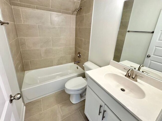 Building Photo - Move In Special! Now Leasing a 5-bedroom 3 bath home in Olive Branch @ Southbranch.