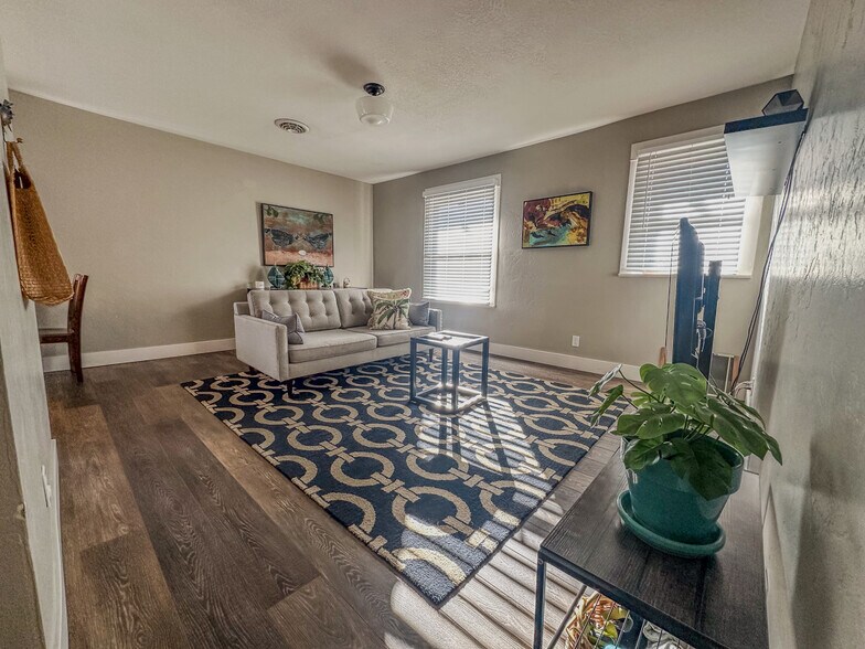 Building Photo - 5532 N Haight Ave