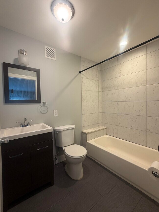 Building Photo - 10 Ford Ave