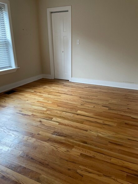 Building Photo - 1133 Oak Ave