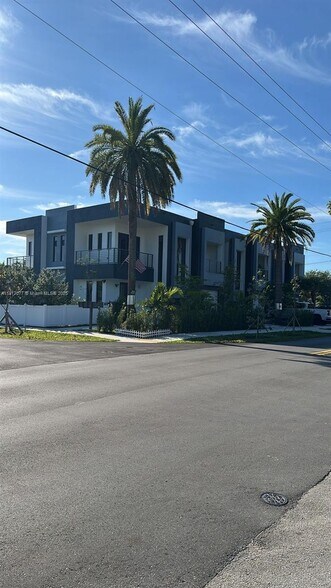 Building Photo - 2342 McKinley St