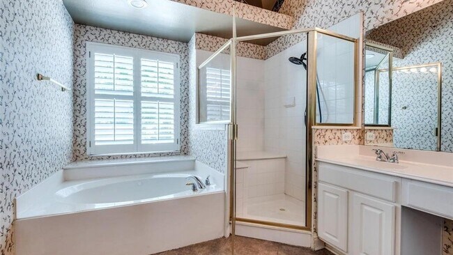 Building Photo - 452 Richmond St